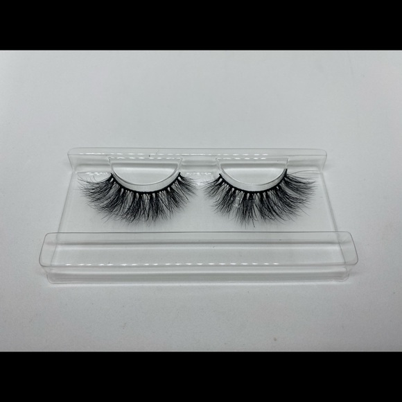 JHaley Beauty LLC Luxury Mink Lashes - Picture 6 of 10